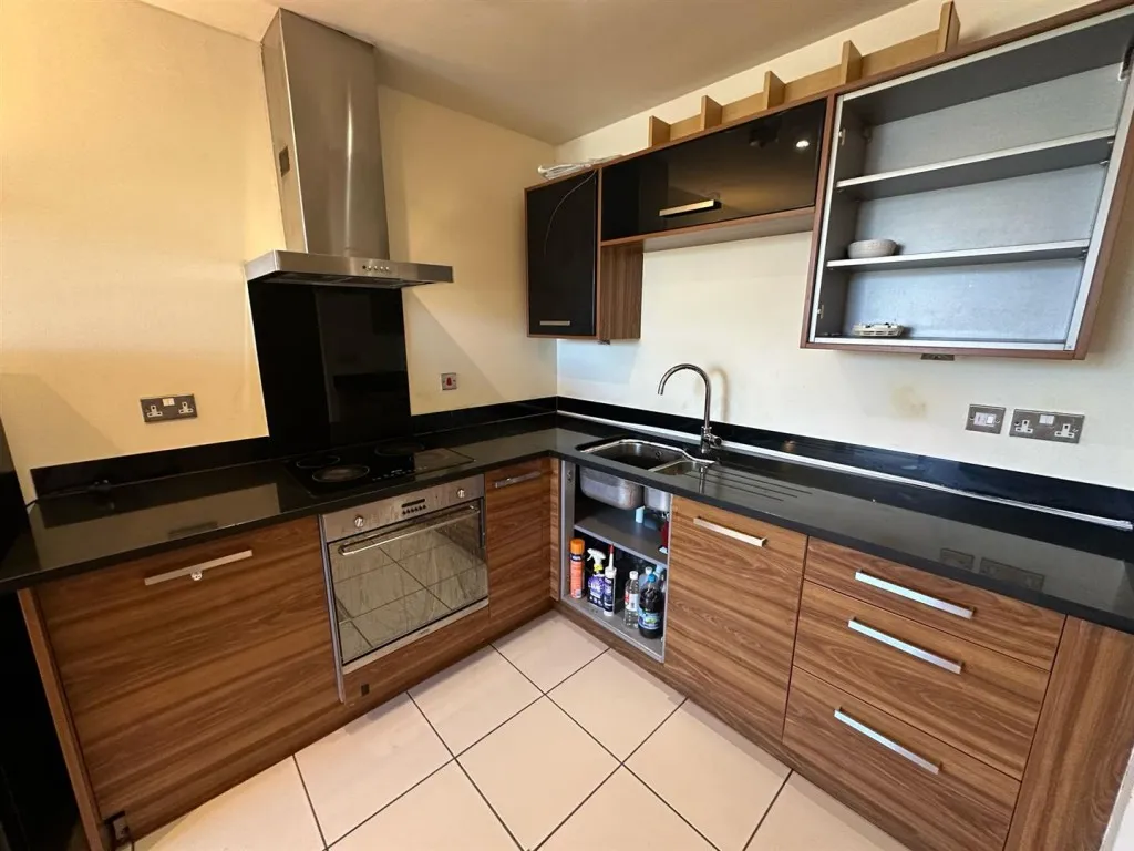 Leeds Road, Bradford, BD1, photo 2