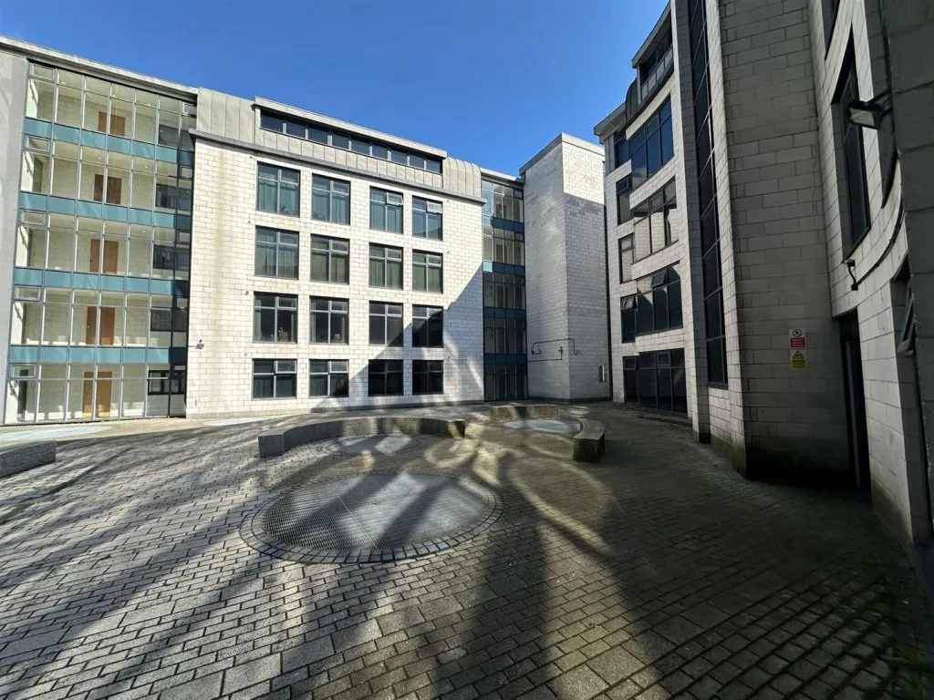 Leeds Road, Bradford, BD1, photo 12