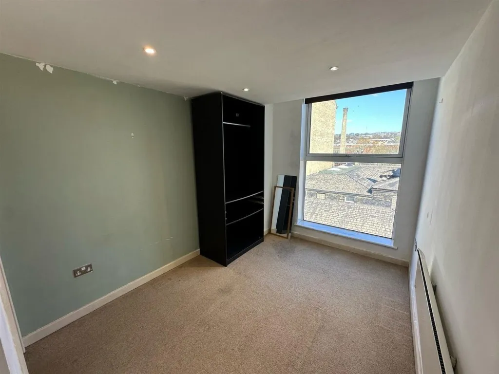 Leeds Road, Bradford, BD1, photo 6