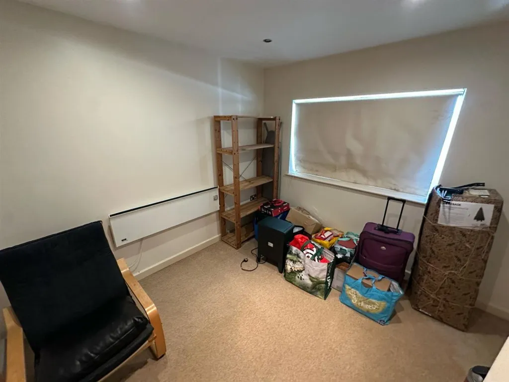 Leeds Road, Bradford, BD1, photo 9