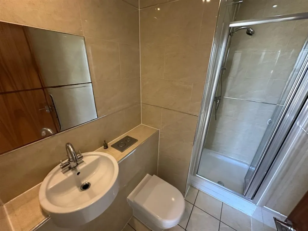 Leeds Road, Bradford, BD1, photo 8