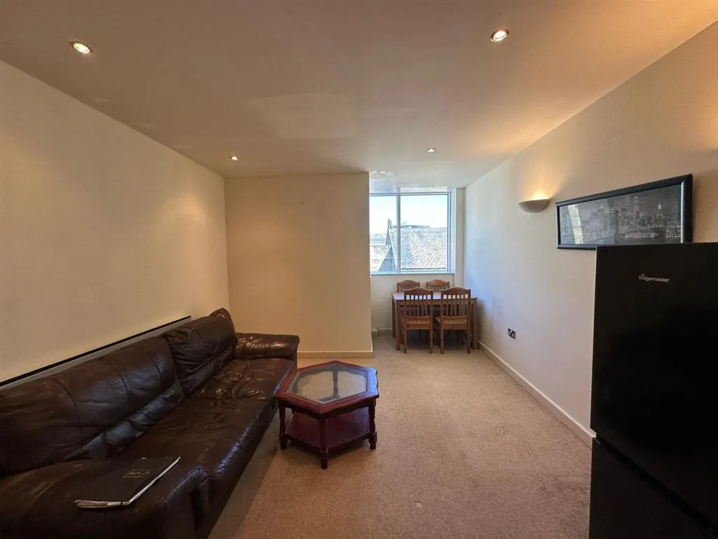 Leeds Road, Bradford, BD1, photo 5