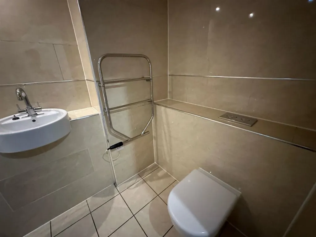 Leeds Road, Bradford, BD1, photo 11