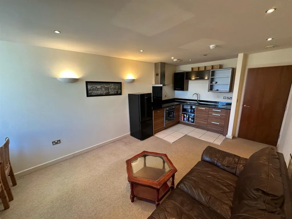 Leeds Road, Bradford, BD1, photo 4