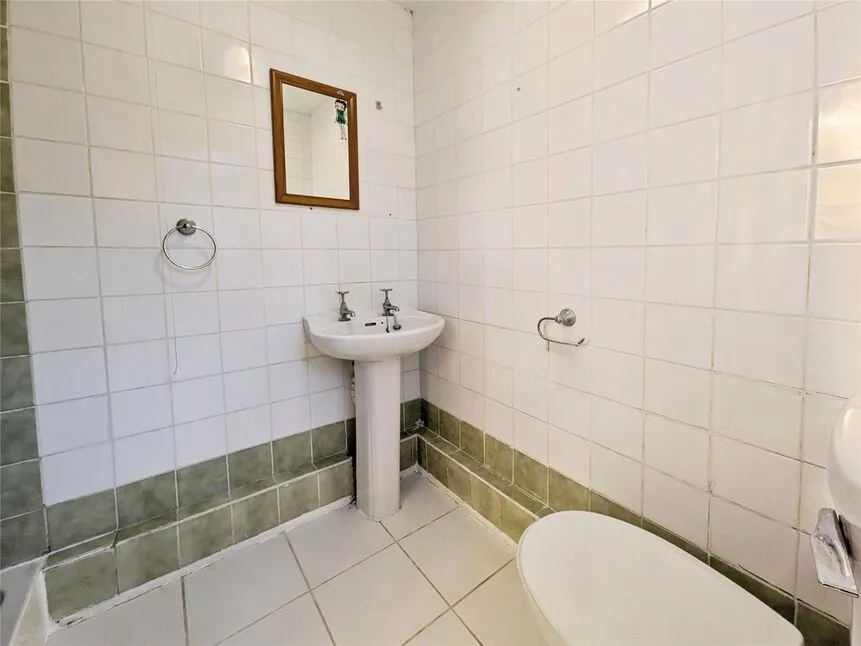 Broadway, Sheerness, Kent, ME12, photo 4