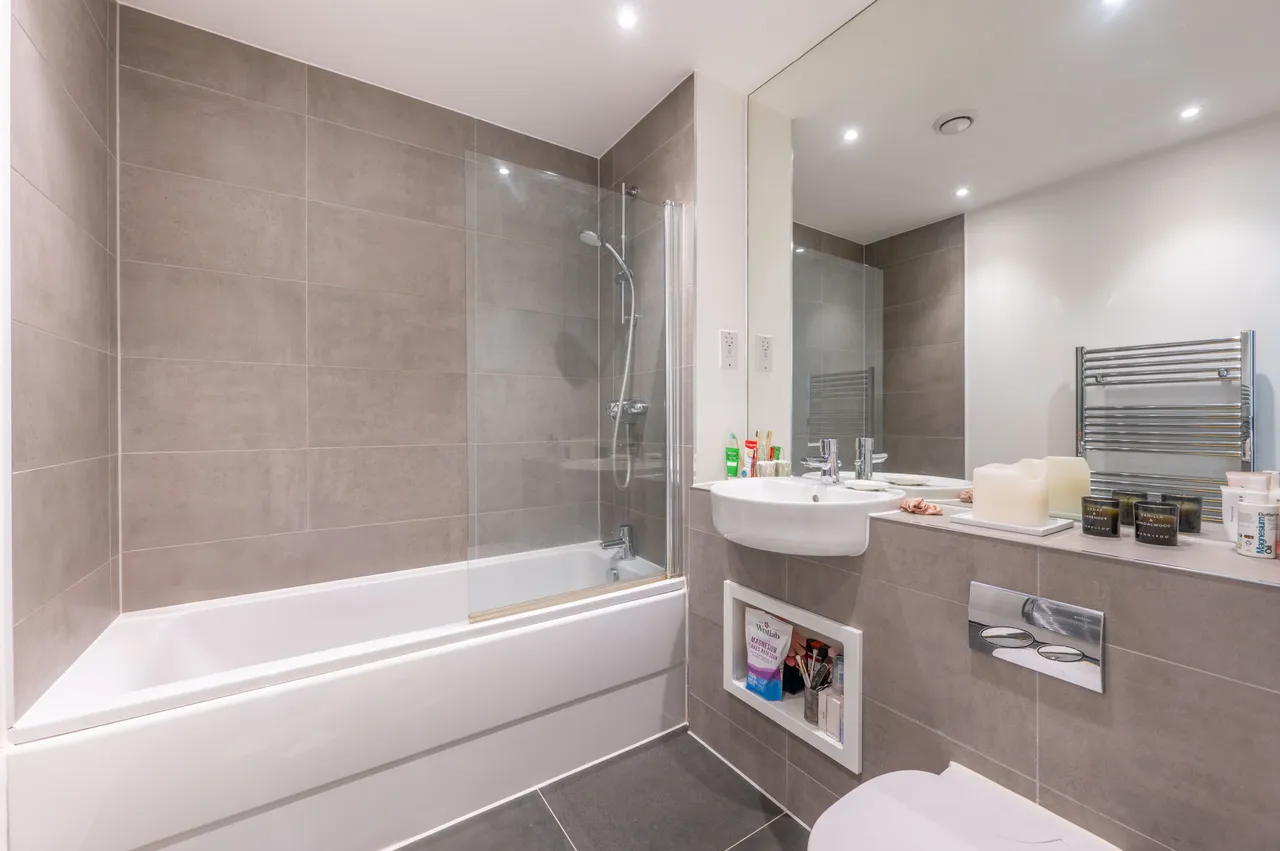 London, NW10, photo 6