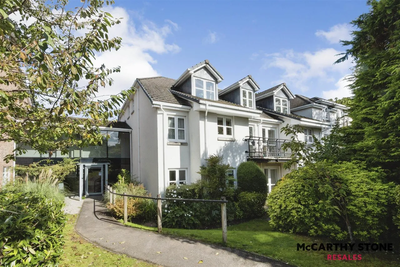 2 bed flat for sale, Tower Road, Liphook, GU30