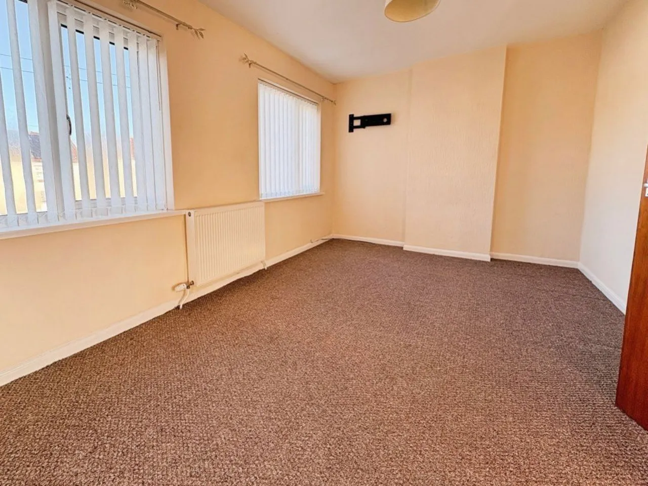 Longvue Road, Sandfields, SA12, photo 6