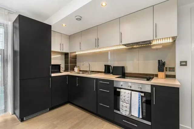 Station Approach, Woking, GU22, photo 5