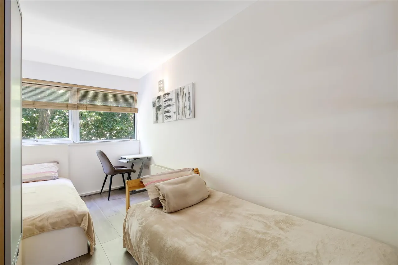 Albert Road, North Woolwich, E16, photo 8