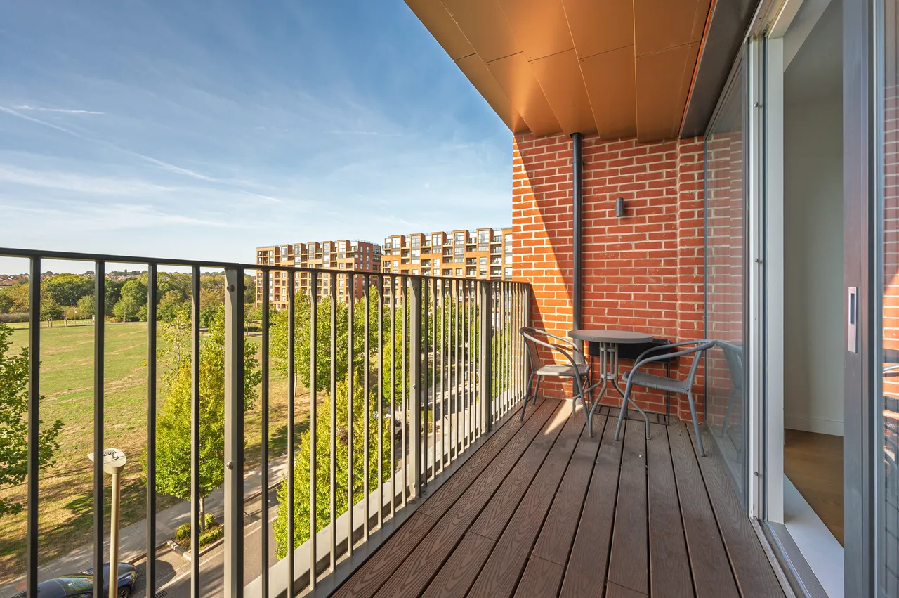 London, NW9, photo 9