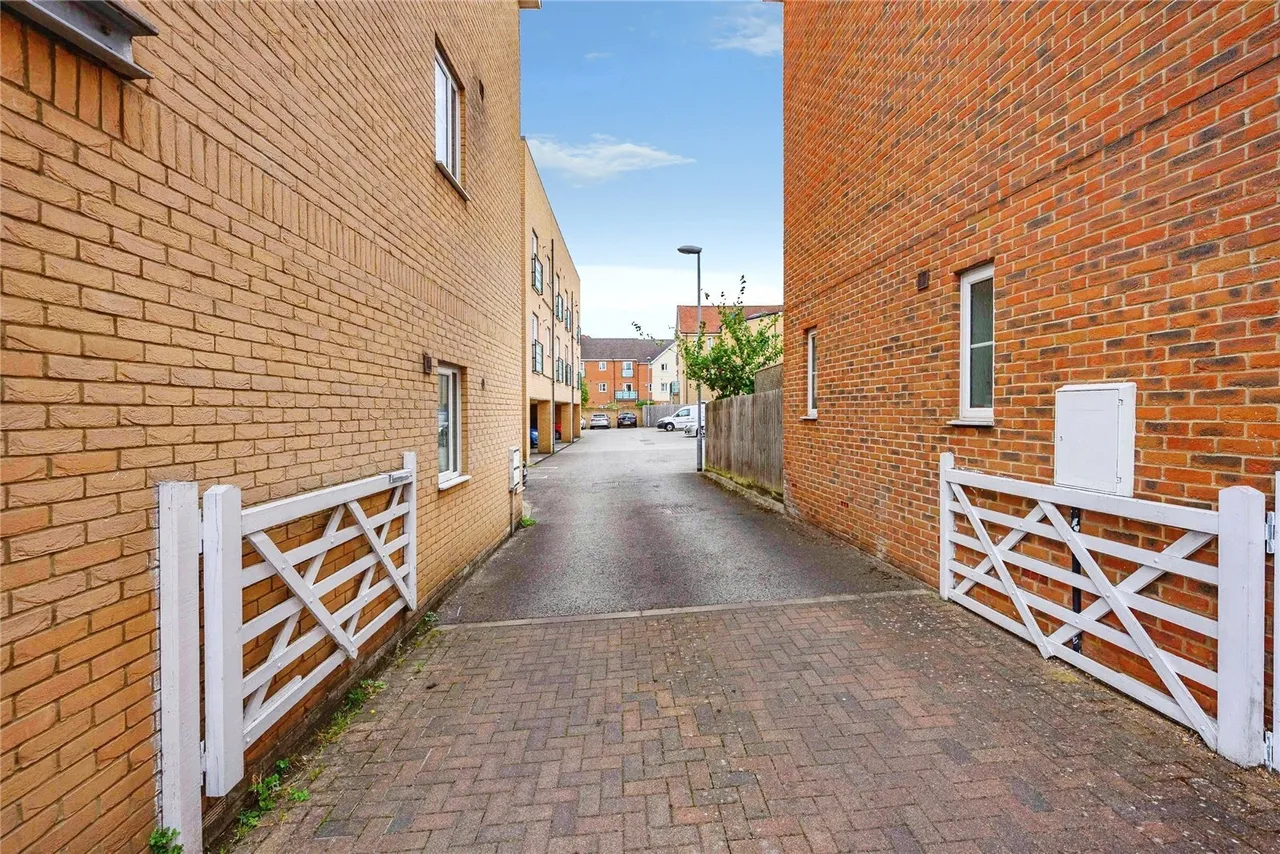 Daimler Drive, Dunstable, LU6, photo 8