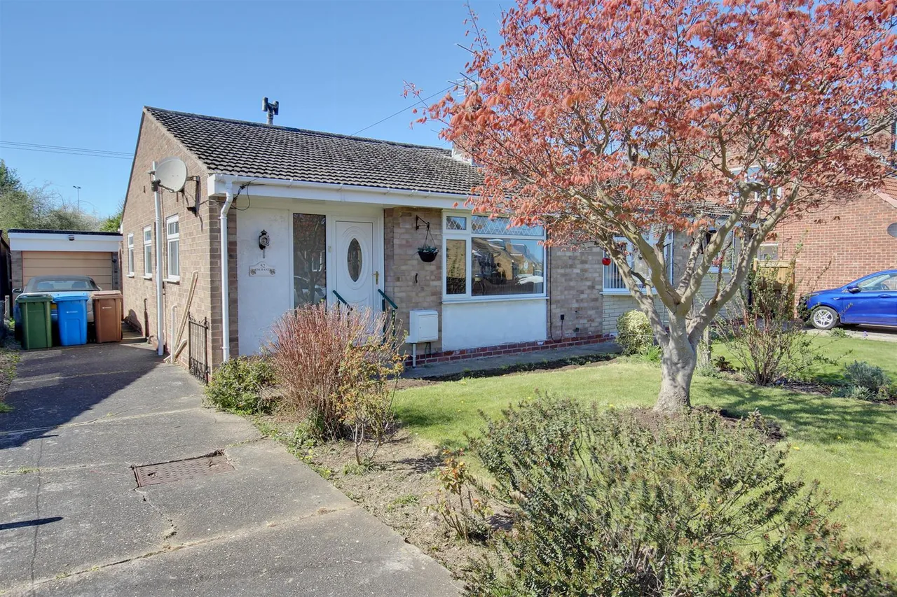 3 bed house for sale — Chestnut Avenue, Beverley
