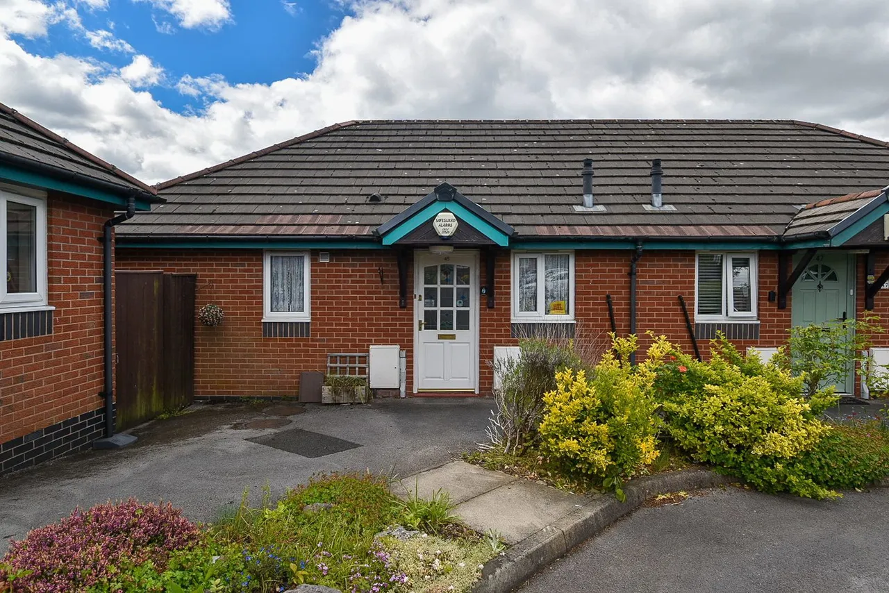 2 bed house for sale — Heathfield, Heath Charnock, Lancashire, PR6