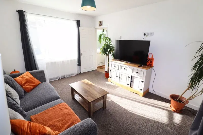 Saffron Street, Bletchley, Milton Keynes, Buckinghamshire, MK2 3AH, photo 3