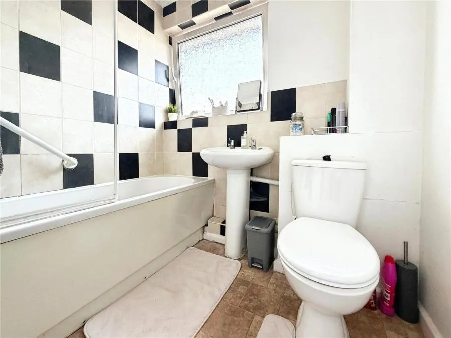 Nursery Waye, Uxbridge, UB8, photo 4