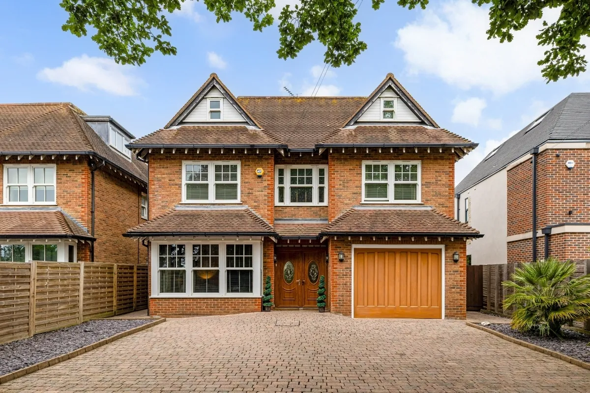 5 bed house to rent — Barnet Road Arkley EN5