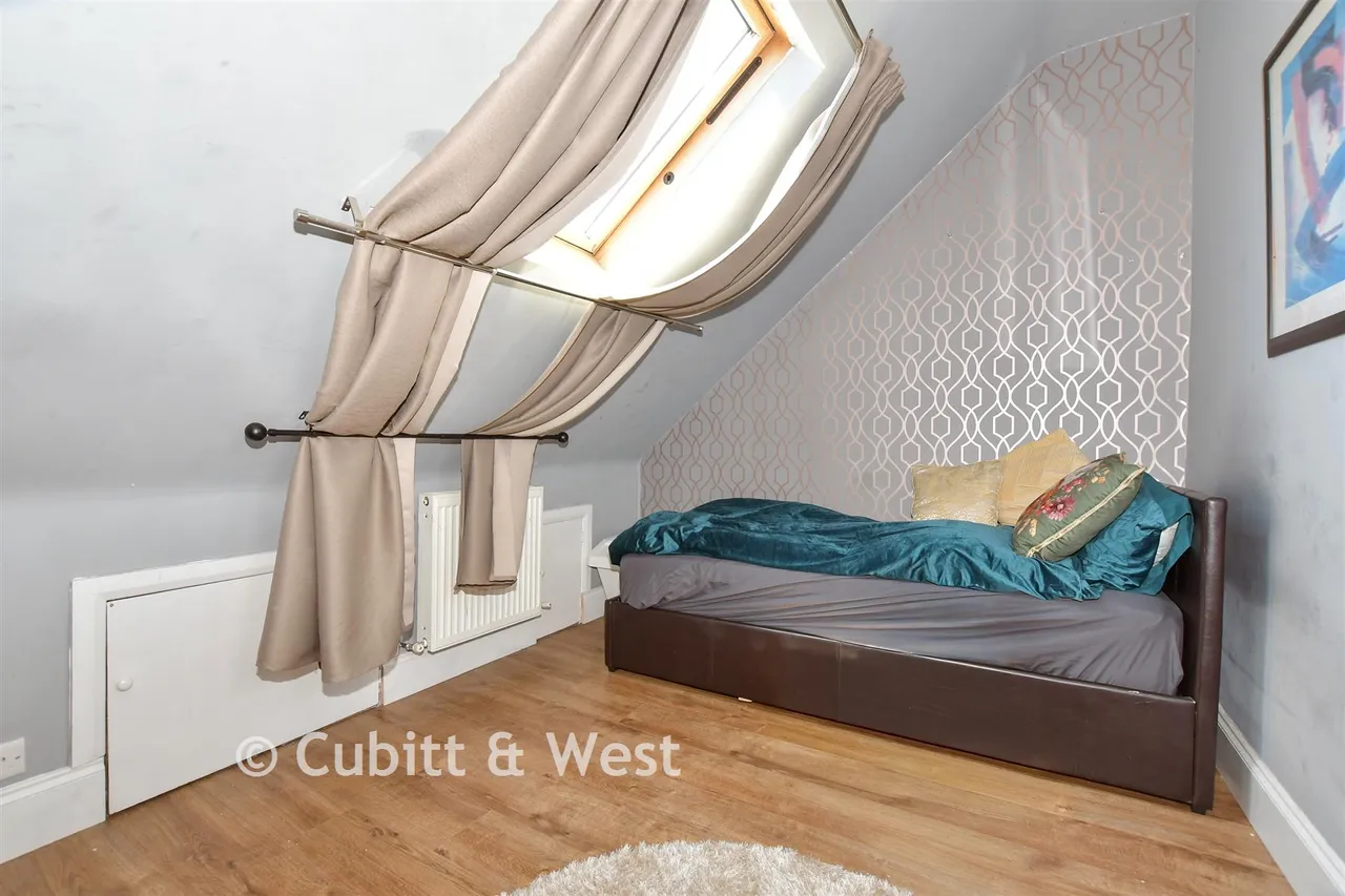 Springfield Avenue, London, SW20, photo 12