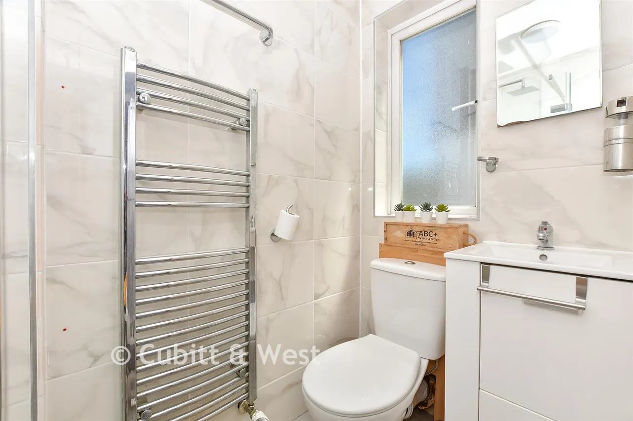 Springfield Avenue, London, SW20, photo 13