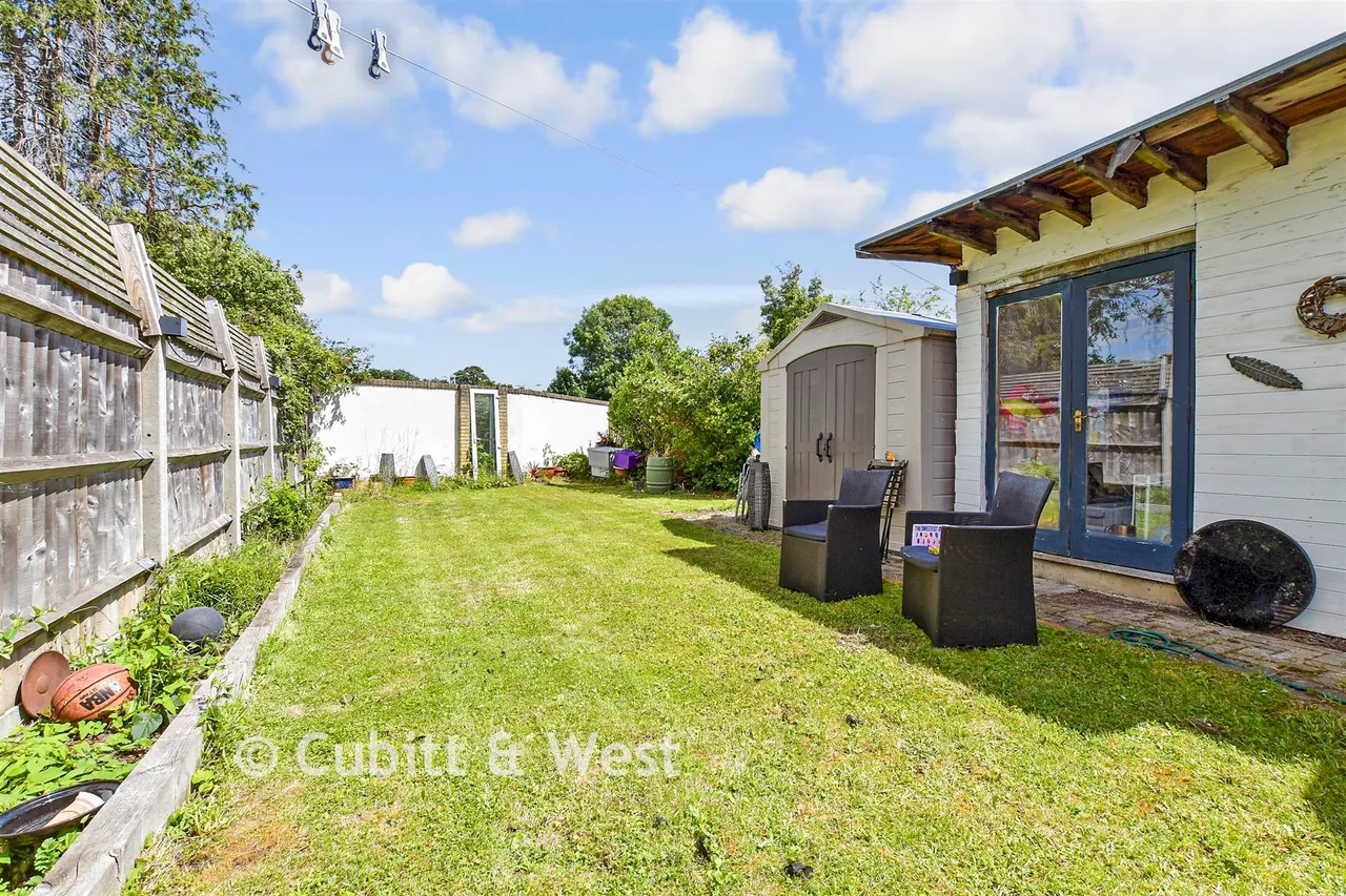 Springfield Avenue, London, SW20, photo 14