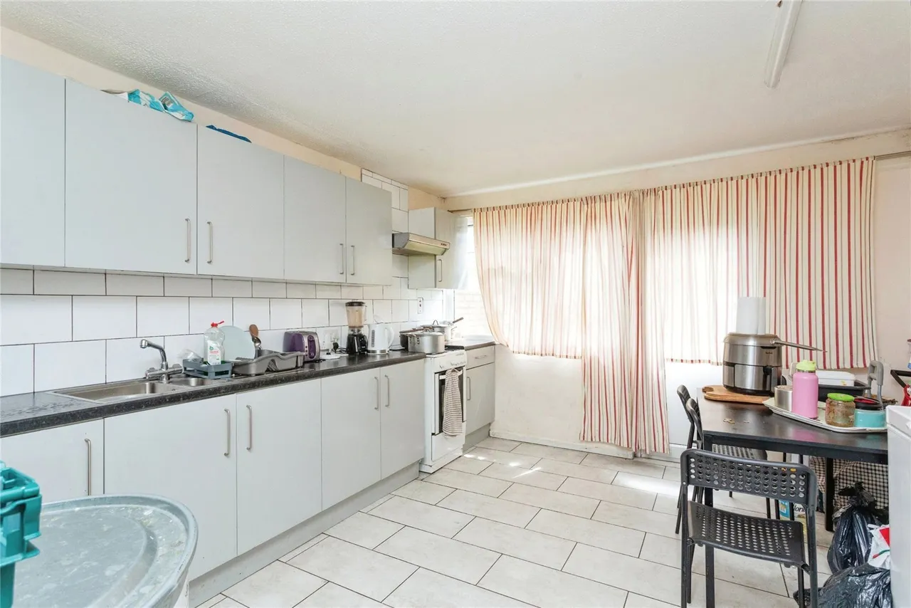 Penryn Avenue, Fishermead, Milton Keynes, Buckinghamshire, MK6, photo 2
