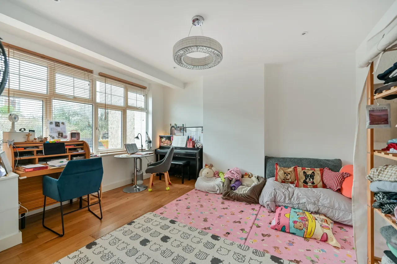 2 Elm Close, London, photo 6