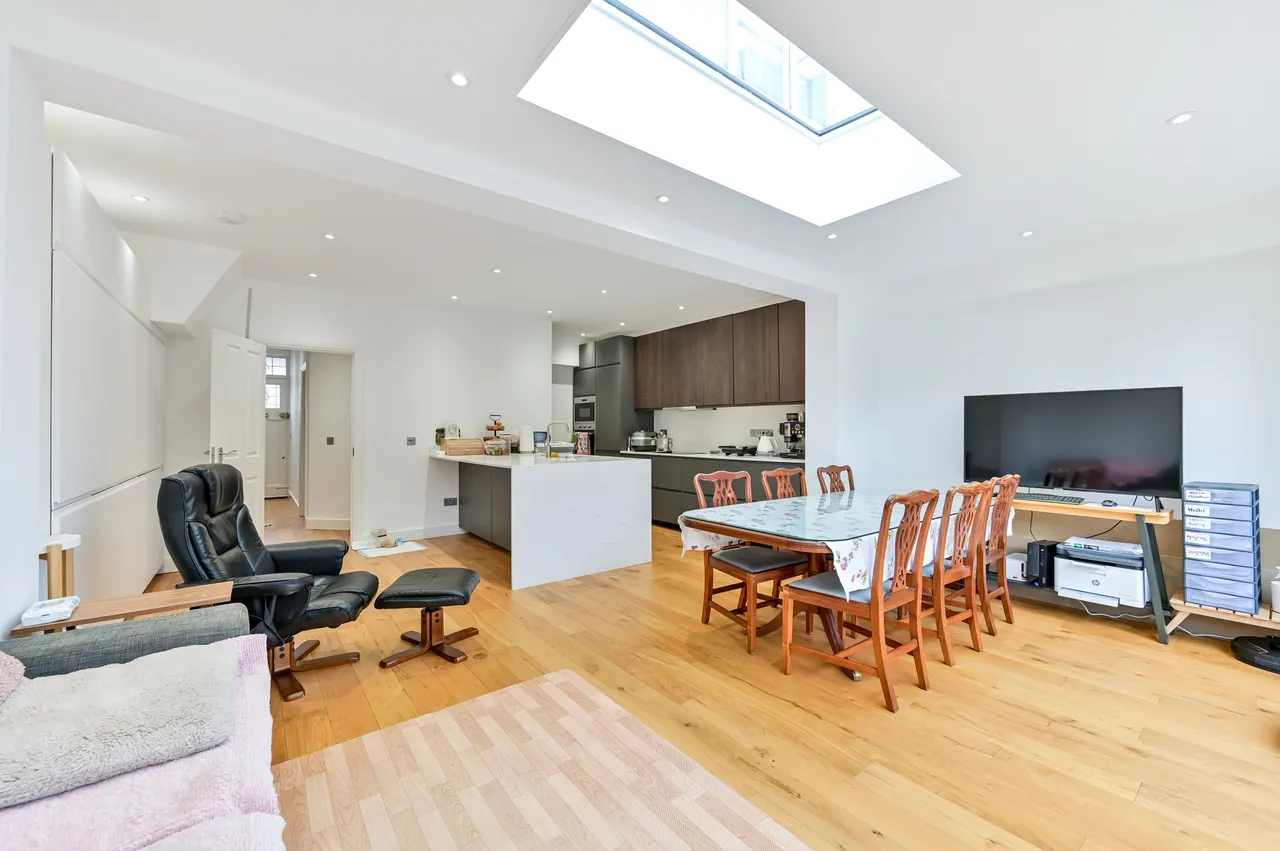 2 Elm Close, London, photo 2