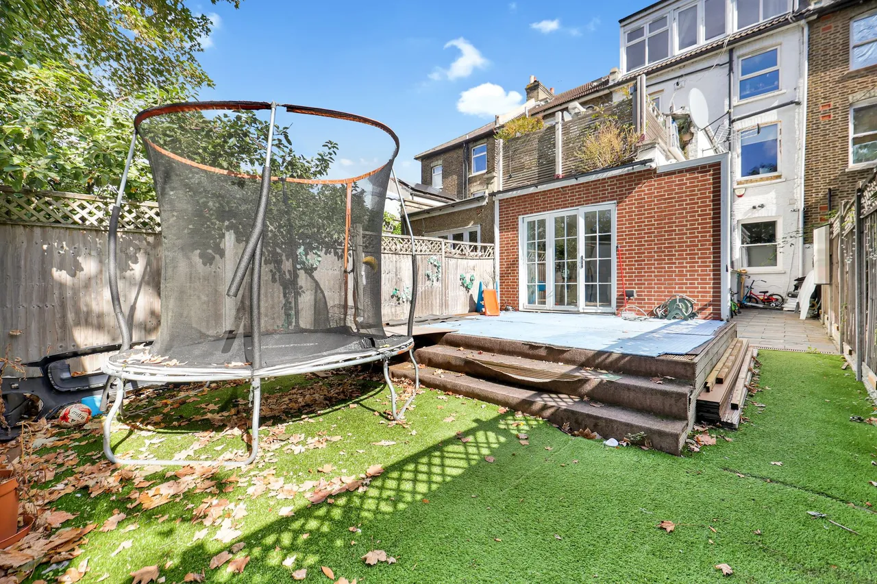 Lichfield Road, London, NW2, photo 10