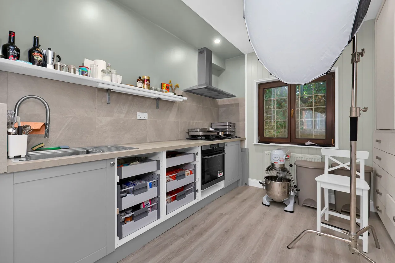 Lichfield Road, London, NW2, photo 11
