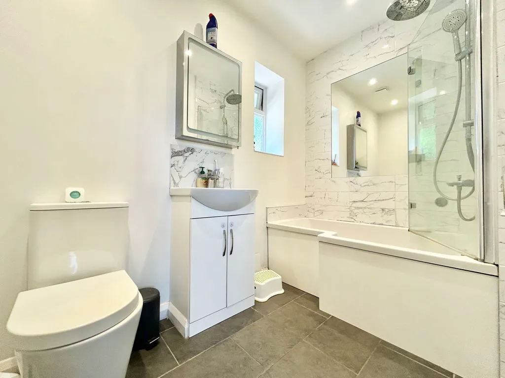 Bernard Close, Dunstable LU5 4HL, photo 8