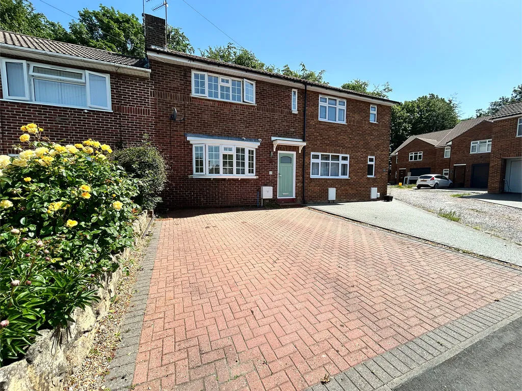 Bernard Close, Dunstable LU5 4HL, photo 11