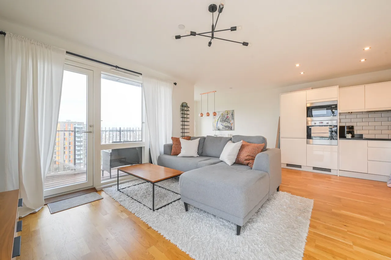 Flat 903, Wimhurst Court, London, photo 8
