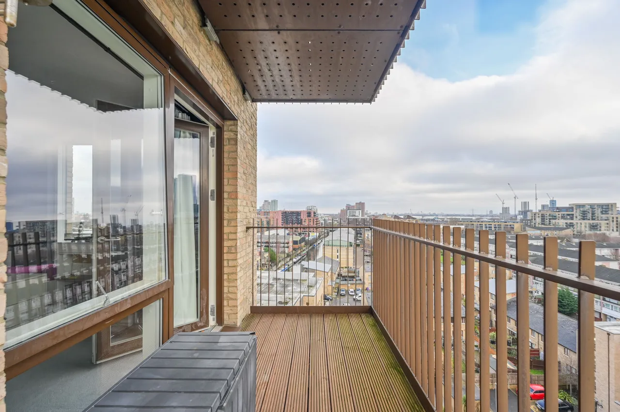 Flat 903, Wimhurst Court, London, photo 5
