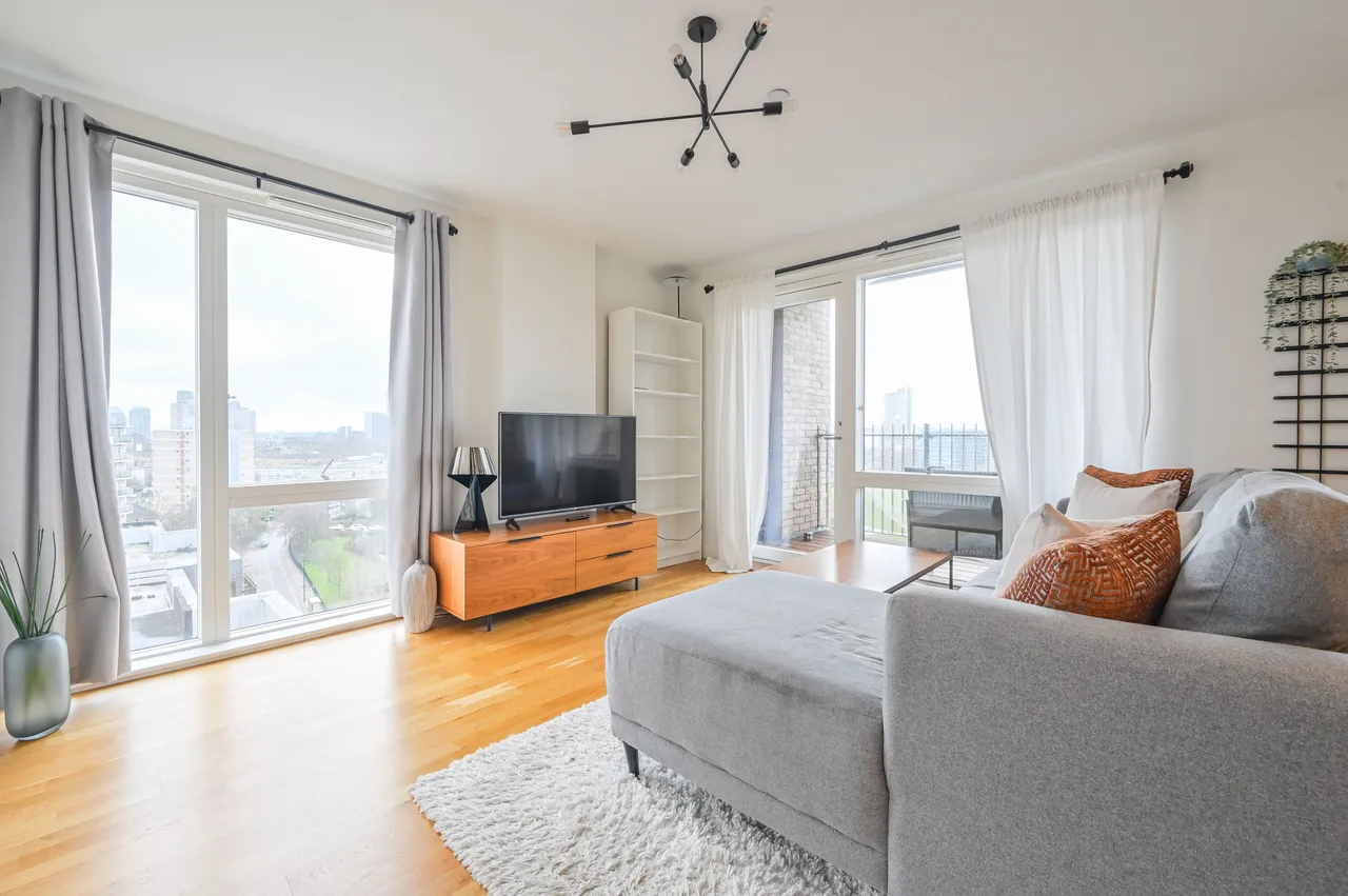 2 bed flat for sale — Flat 903, Wimhurst Court, London