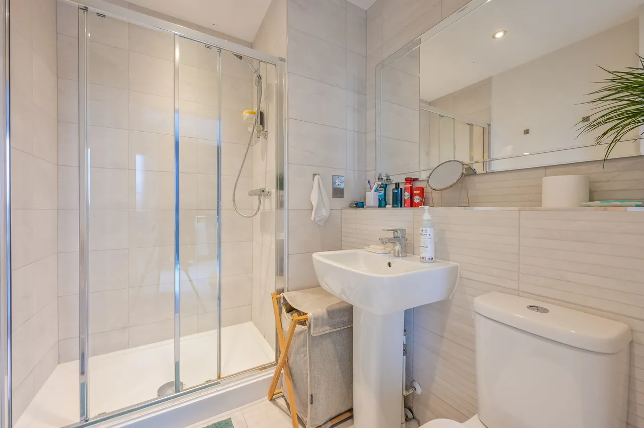 Flat 903, Wimhurst Court, London, photo 12