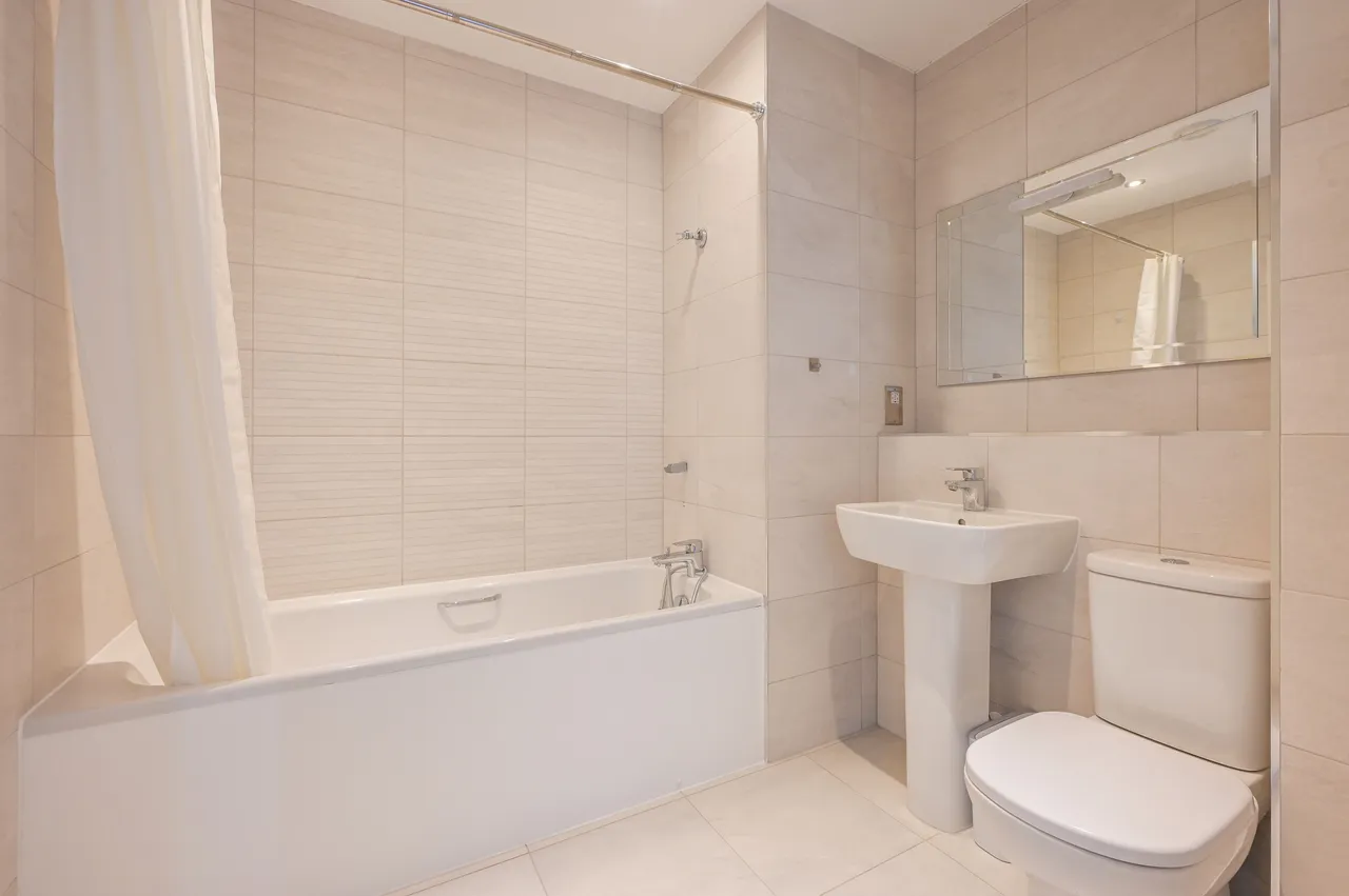 Flat 903, Wimhurst Court, London, photo 10