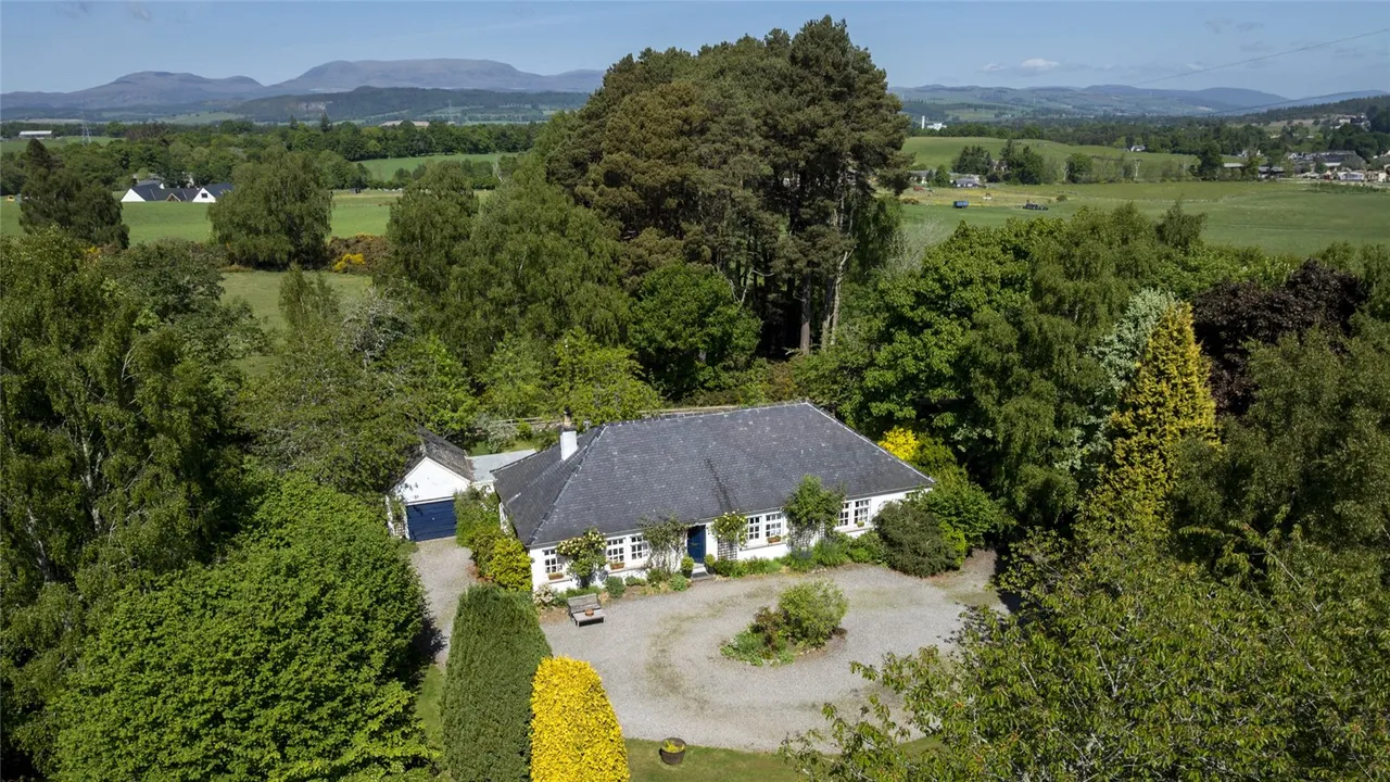 5 bed house for sale — Crocnaboull, Paddock and Plot, Muir Of Ord, Highland, IV6 7TW