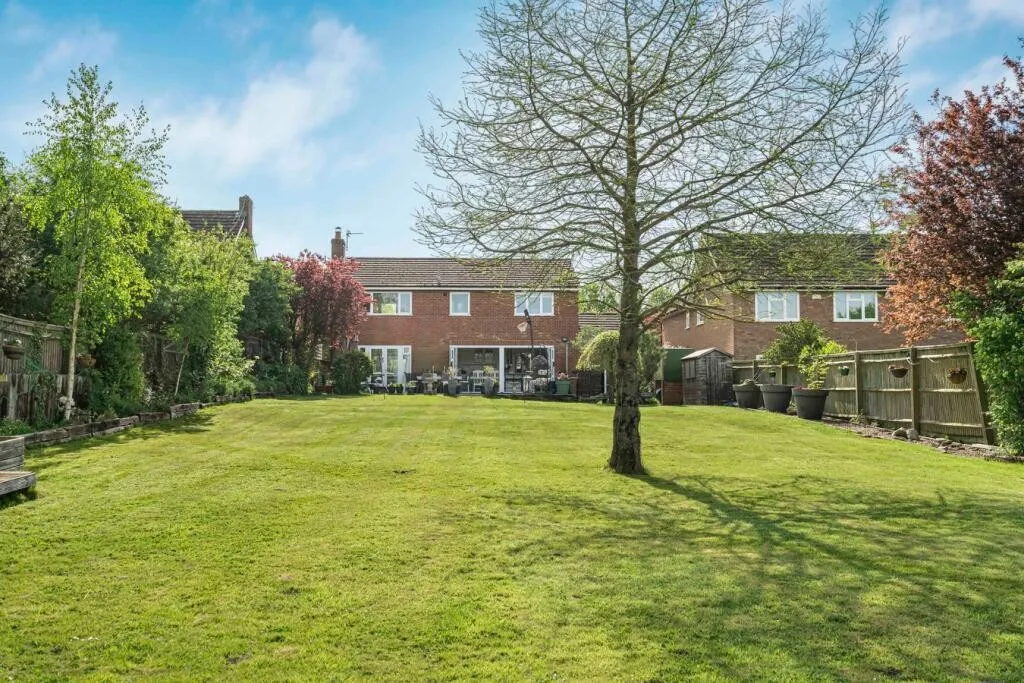 4 bed house for sale, Grendon Road, Edgcott, HP18