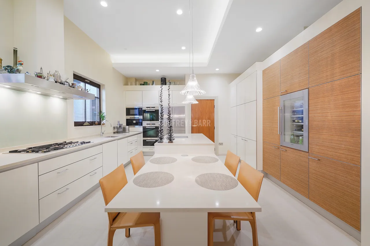 The Bishops Avenue, London, N2, photo 9