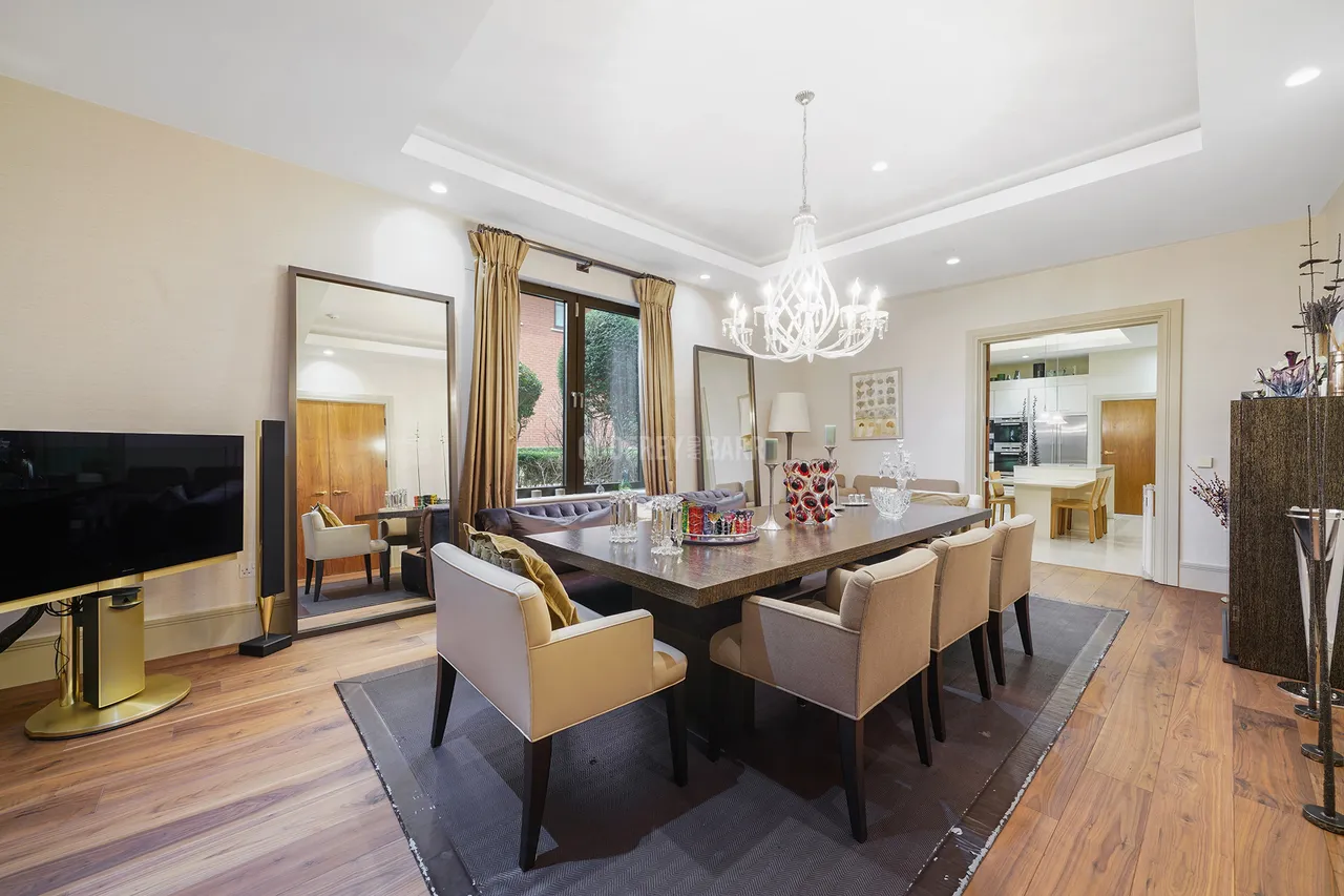 The Bishops Avenue, London, N2, photo 12