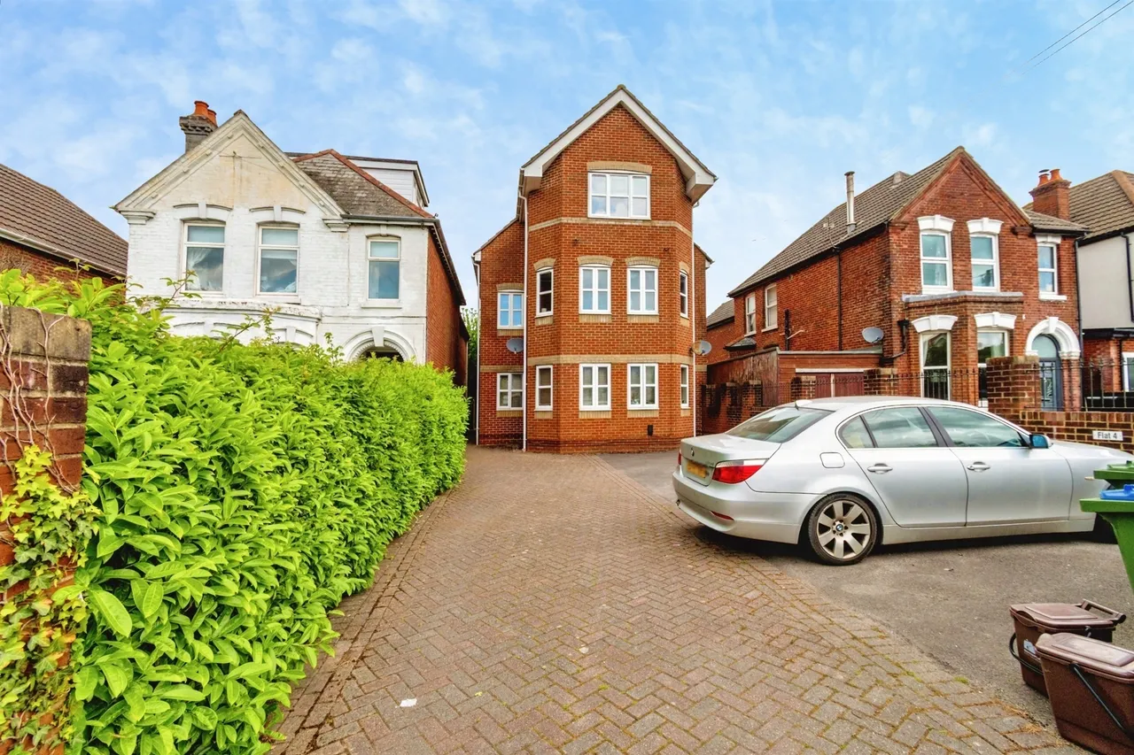 1 bed flat for sale — Winchester Road, Southampton