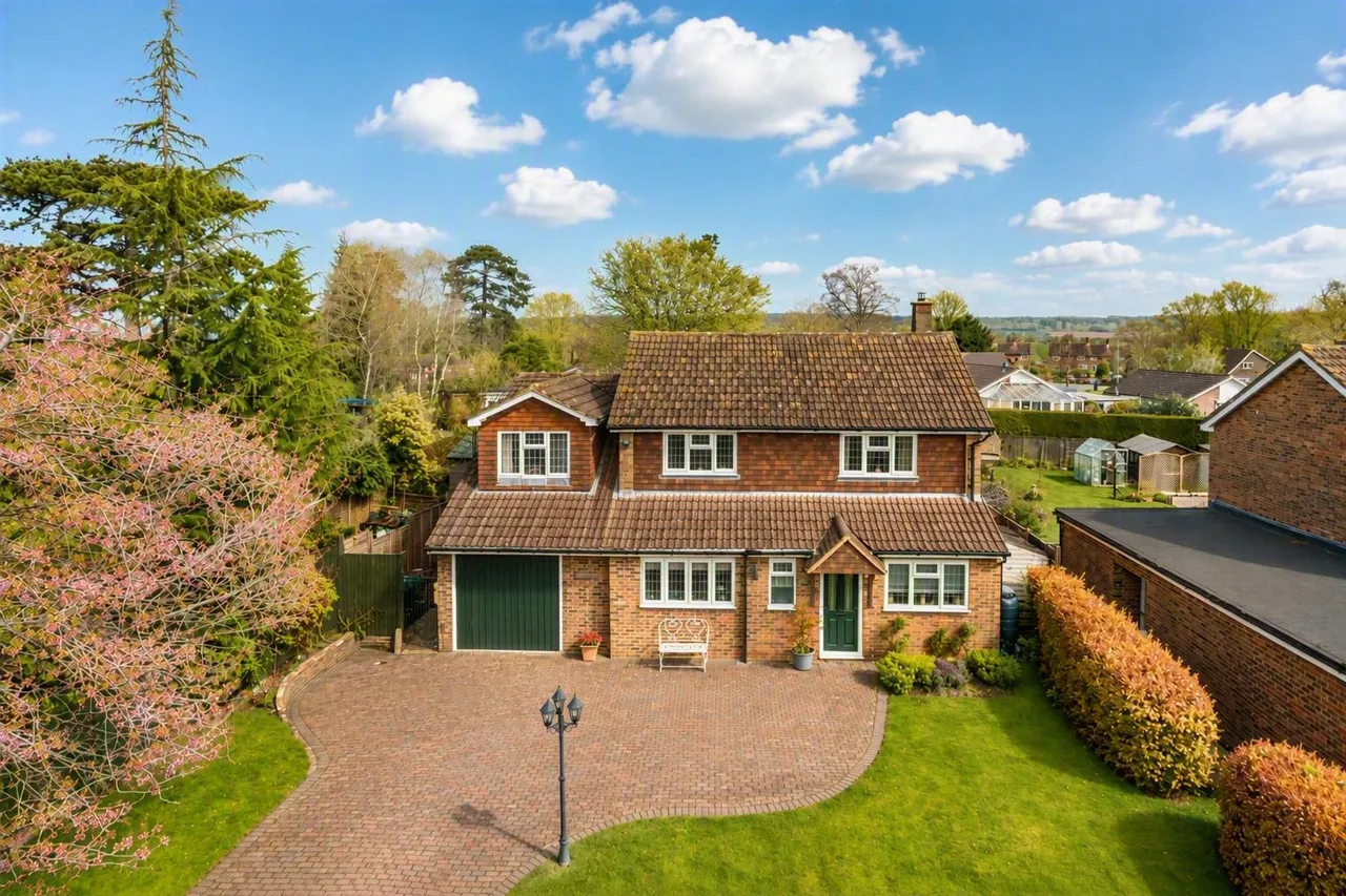 4 bed property for sale, Elmleigh, Midhurst, GU29