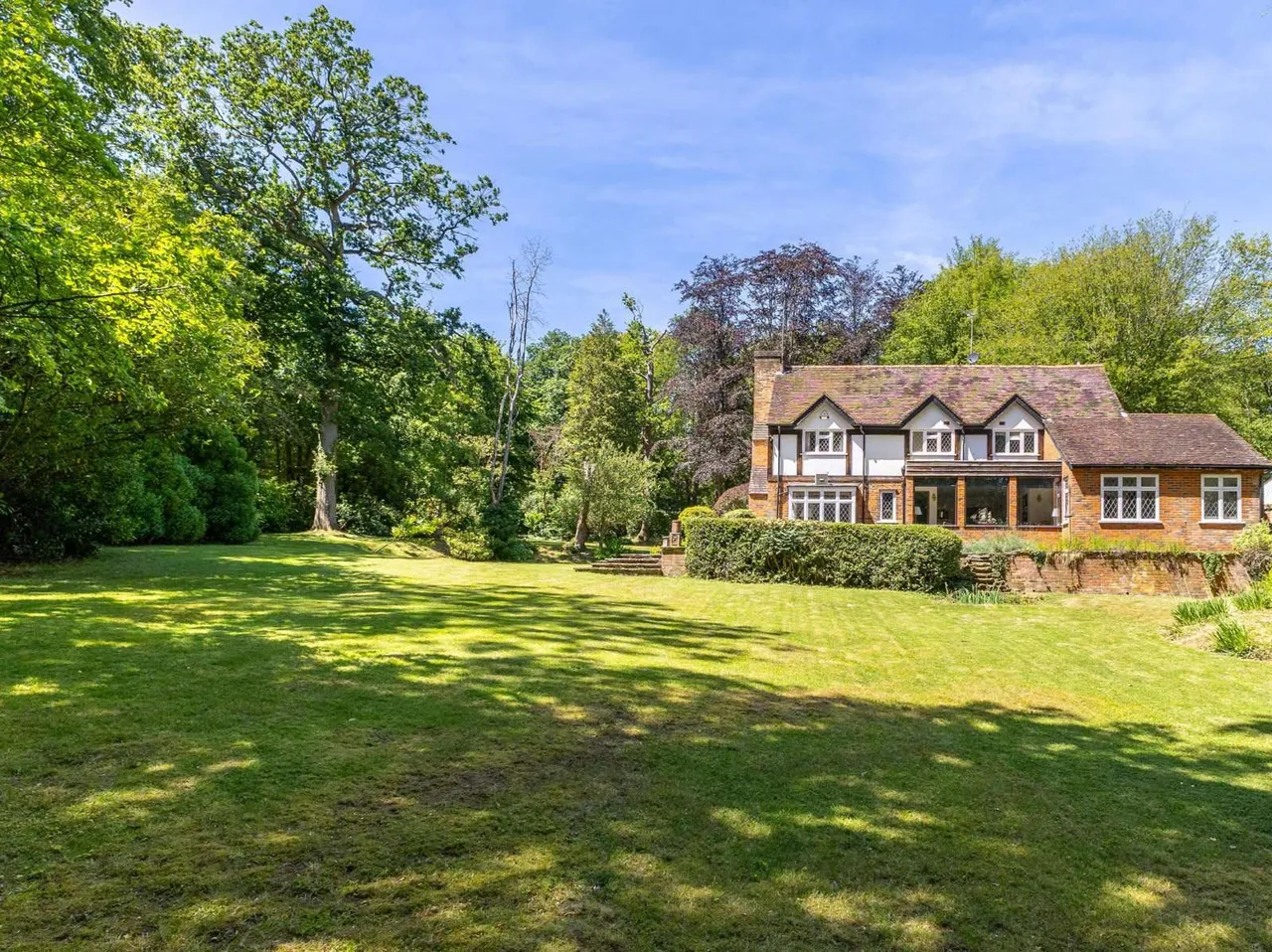 Firs Walk, Tewin, AL6, photo 19