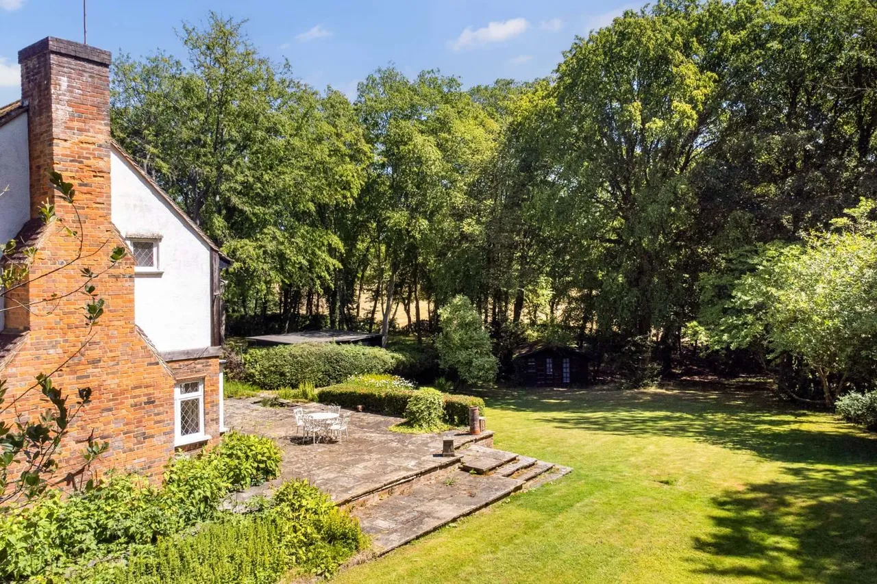 Firs Walk, Tewin, AL6, photo 21