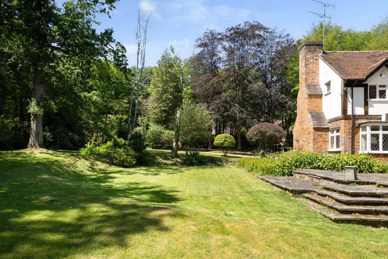 Firs Walk, Tewin, AL6, photo 20