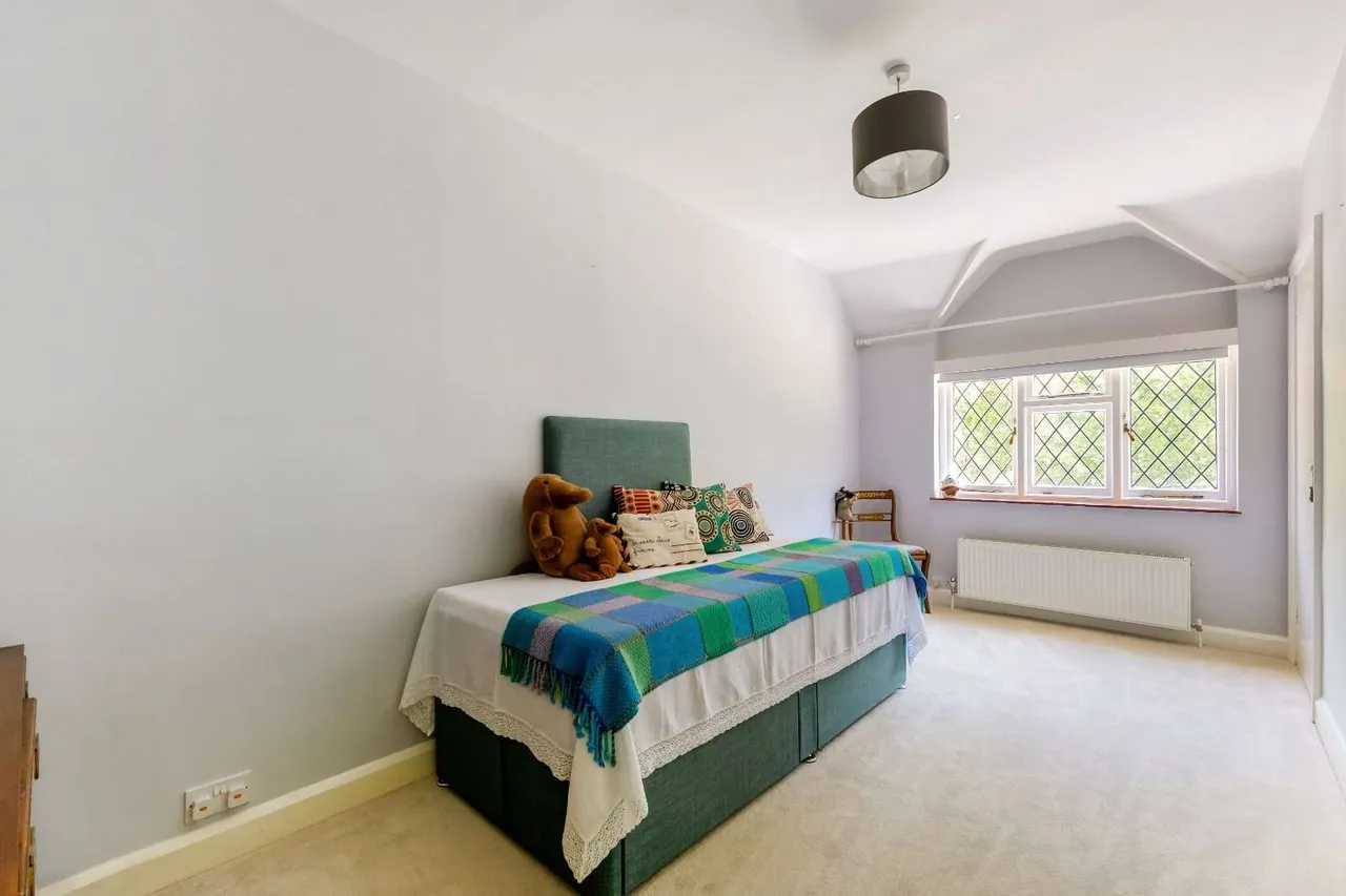 Firs Walk, Tewin, AL6, photo 15