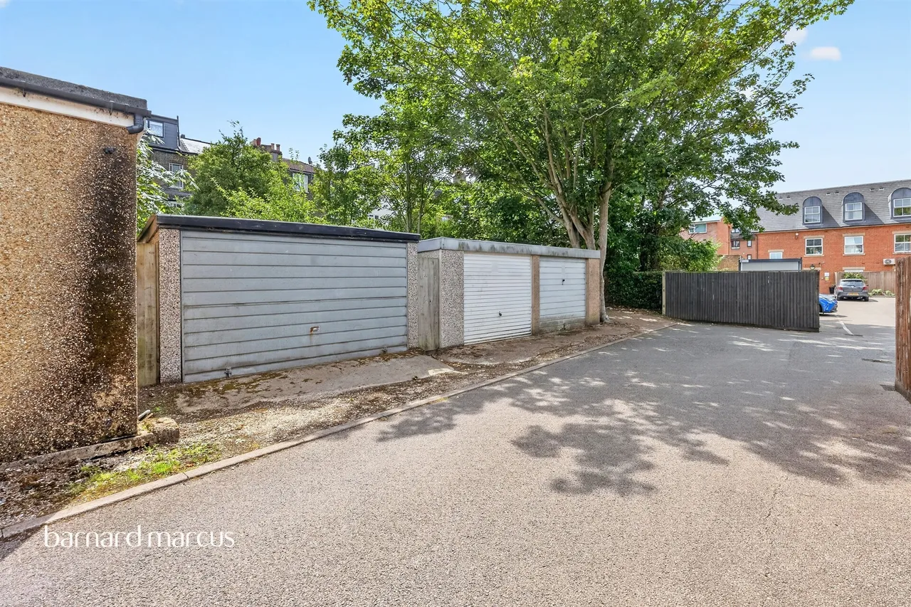 Addiscombe Road, Croydon, photo 5