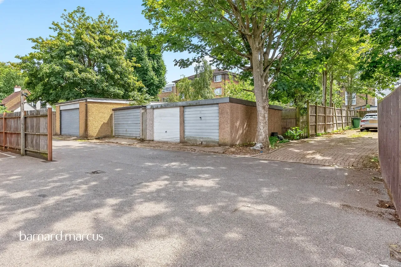 Addiscombe Road, Croydon, photo 2