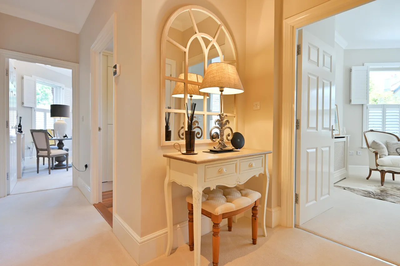 10 Tyrells House, Tyrells Place, Guildford, photo 2