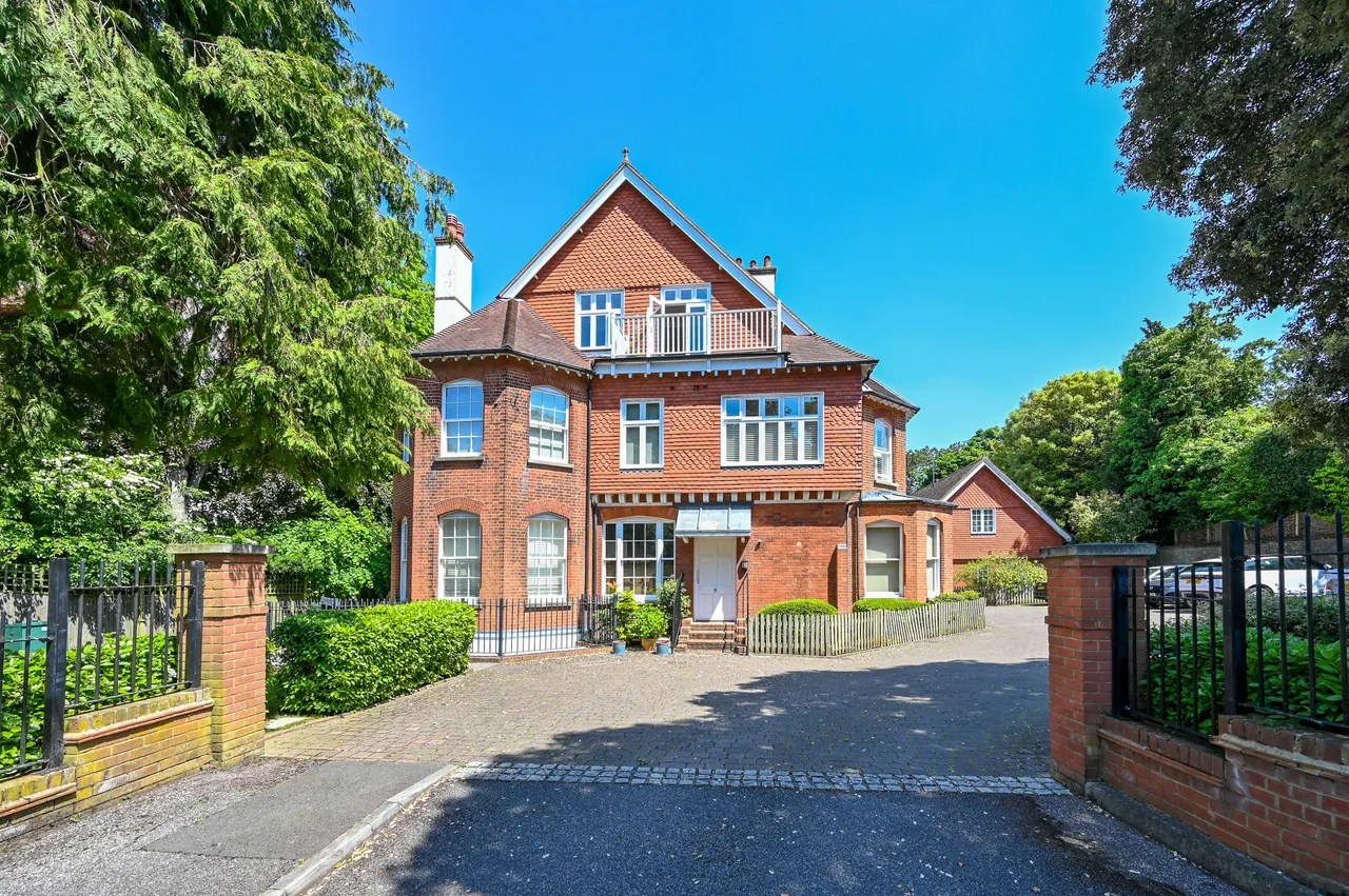 2 bed flat for sale — 10 Tyrells House, Tyrells Place, Guildford